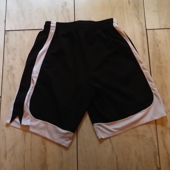 A kid short set - Picture 3 of 6